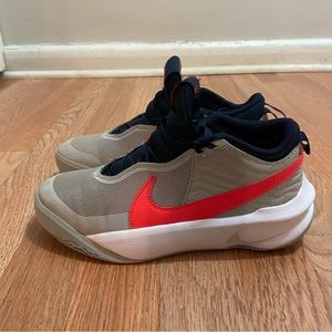 Nike Boys Team Hustle D 10 SE CZ4179-001